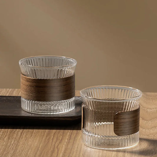 Floroux | Tasse en Verre avec Manchon en Noyer | Design Minimaliste